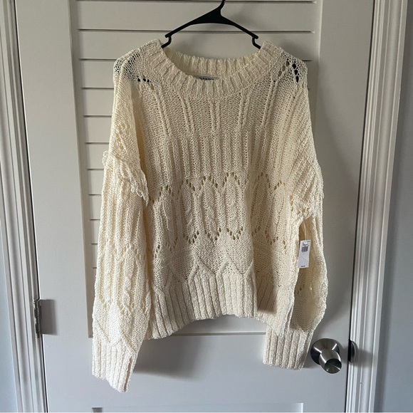 Old Navy Sweaters - Old Navy Off White Sweater Size Large NWT